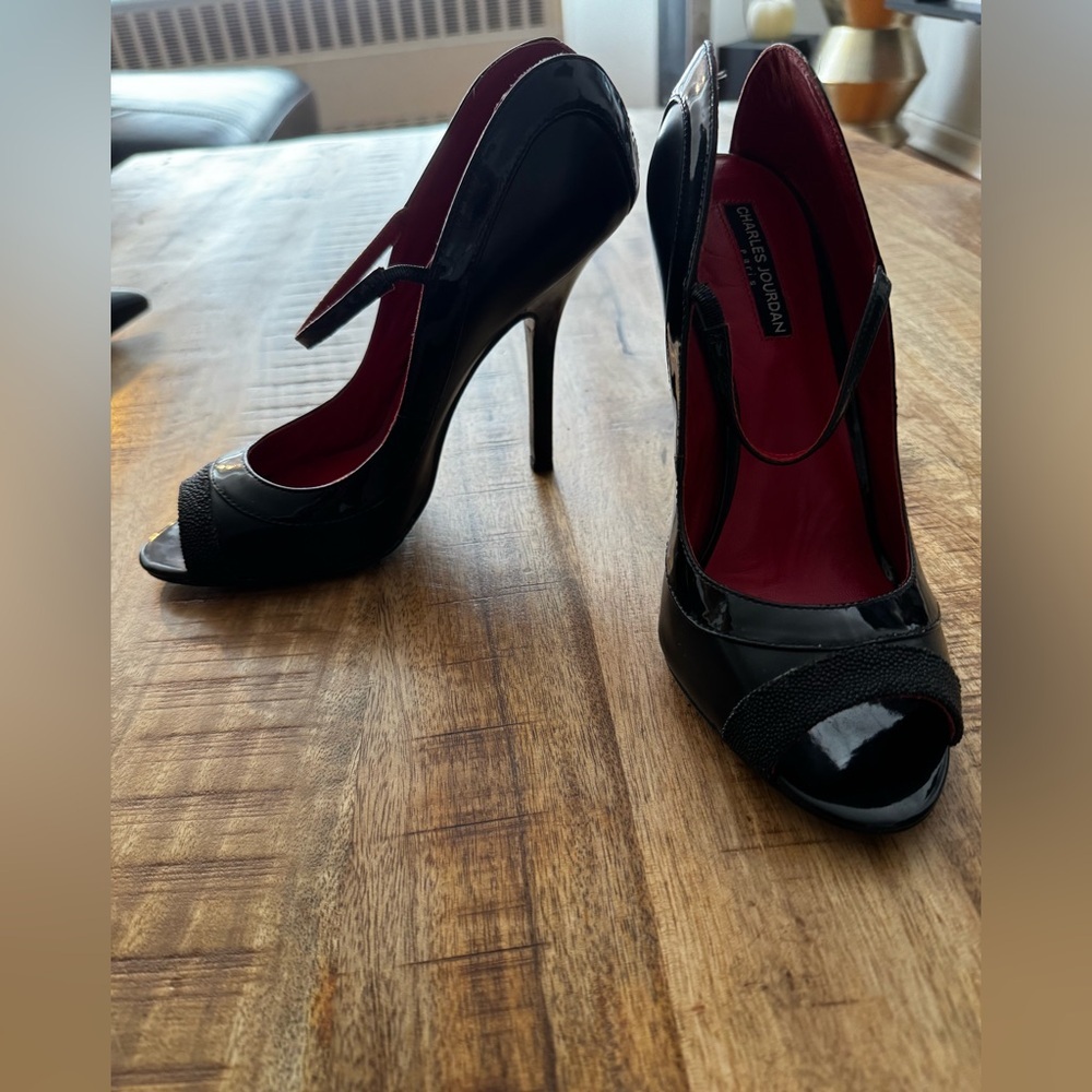 Charles Jourdan Glossy Black Peep-Toe Heels sandals with stingray leather New